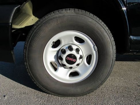 Used 2023 GMC Savana 3500 w/ Driver Convenience Package image 8