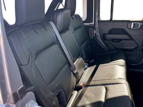 Used 2022 Jeep Wrangler Unlimited Rubicon w/ Xtreme Recon 35" Tire Package image 17