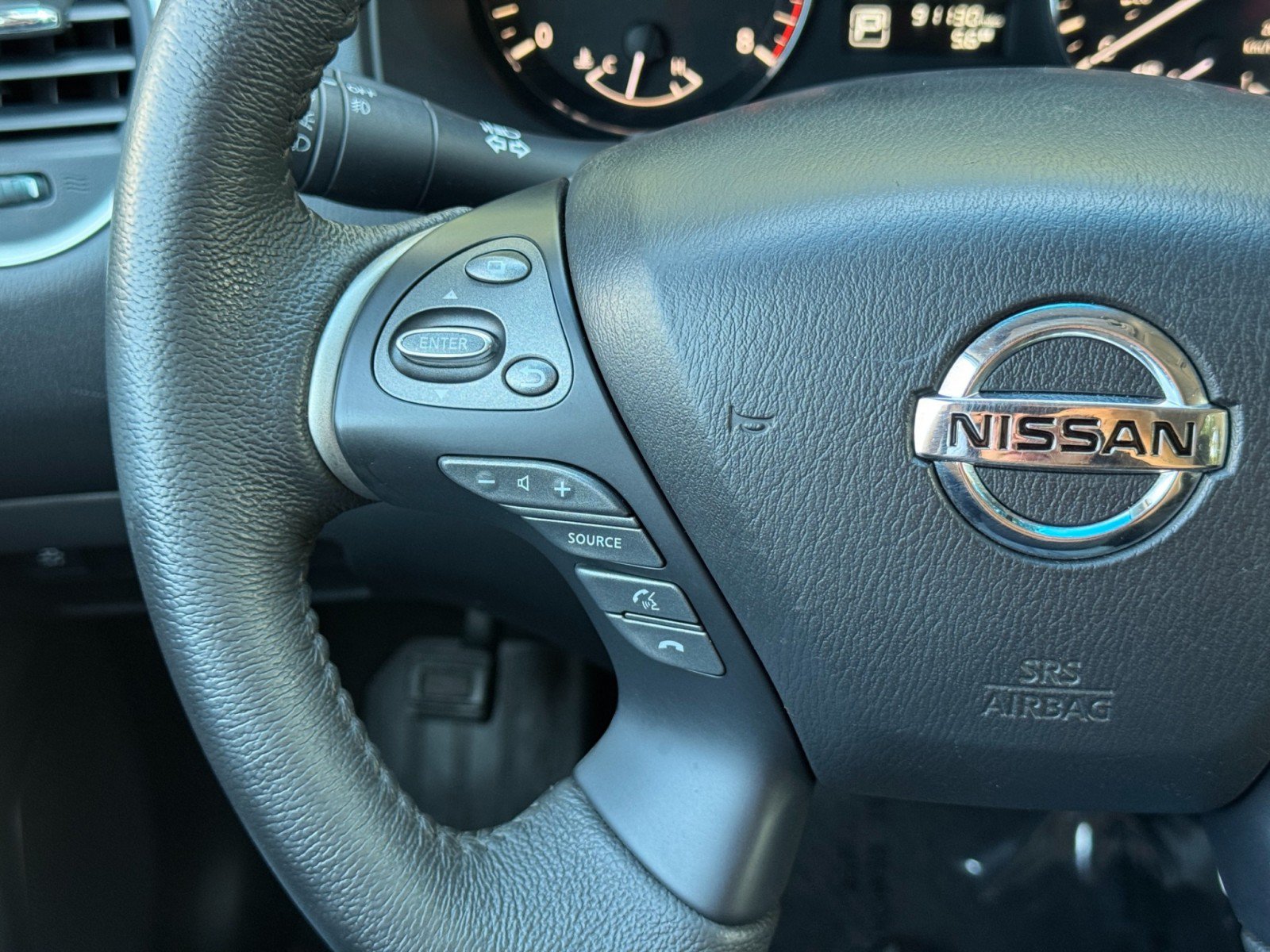 Used 2015 Nissan Pathfinder SV w/ Trailer Tow Package FWD image 19