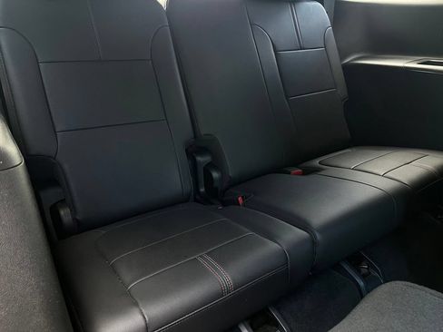Used 2022 Chevrolet Traverse RS FWD image 12