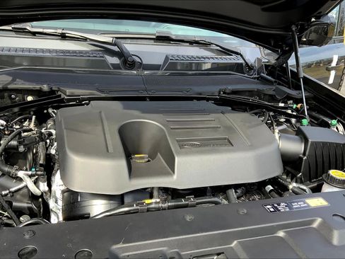 Used 2025 Land Rover Defender 110 X-Dynamic SE image 15