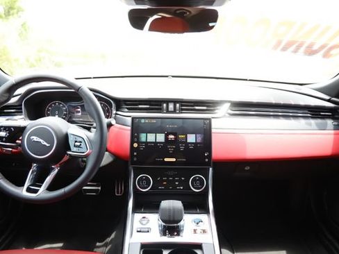 Used 2024 Jaguar XF R-Dynamic SE AWD/4WD image 11