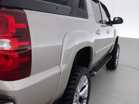 Used 2007 Chevrolet Avalanche LT w/ LT Preferred Equipment Group AWD/4WD image 14