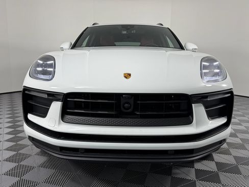 Certified 2026 Porsche Macan AWD/4WD image 6