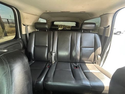 Used 2007 Chevrolet Suburban 2500 w/ Skid Plate Package AWD/4WD image 16