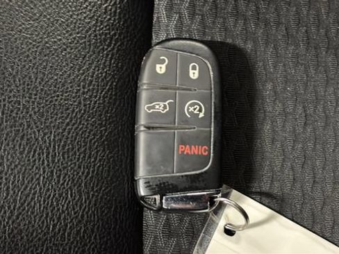 Used 2022 Jeep Compass Latitude w/ Sun and Sound Group AWD/4WD image 21