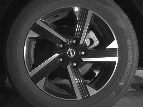 Used 2025 Nissan Sentra SV FWD image 14