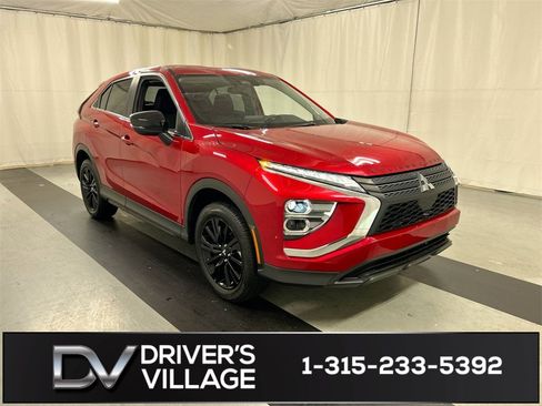Used 2023 Mitsubishi Eclipse Cross LE image 1