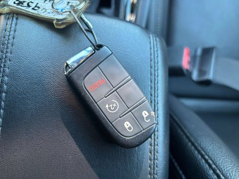 Used 2025 Jeep Compass Limited AWD/4WD image 21