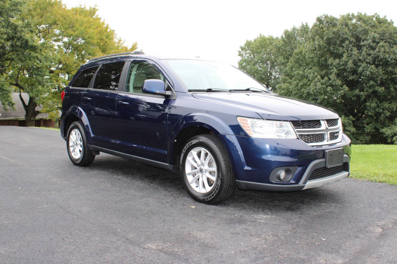 Used 2018 Dodge Journey SXT w/ Safe & Sound Group FWD image 1