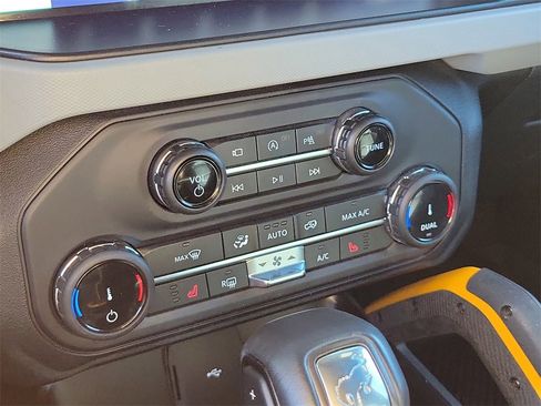 Used 2022 Ford Bronco Badlands w/ Sasquatch Package image 28