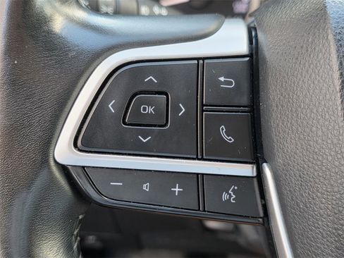 Used 2023 Toyota Highlander LE image 27