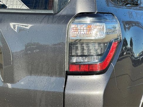 Used 2017 Toyota 4Runner SR5 Premium image 30