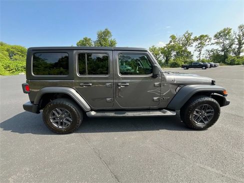 Used 2024 Jeep Wrangler Sport S image 6