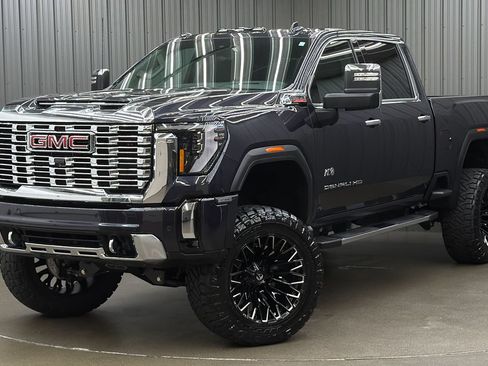 Used 2026 GMC Sierra 3500 Denali w/ Denali Reserve Package AWD/4WD image 1