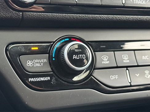 Used 2022 Kia Niro EX Premium image 28