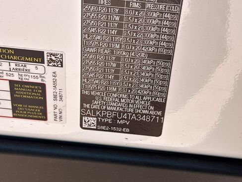 New 2026 Land Rover Range Rover Long Wheelbase SE image 18