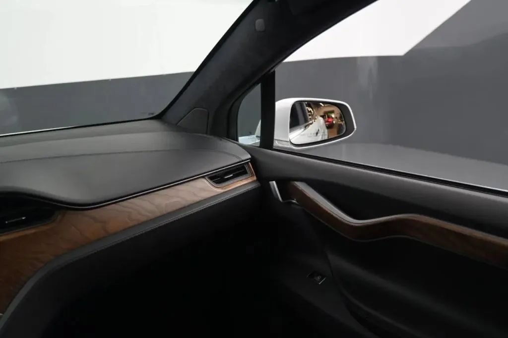 Used 2020 Tesla Model X Long Range AWD/4WD image 32
