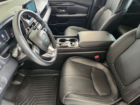 Used 2025 Honda Pilot Elite image 14