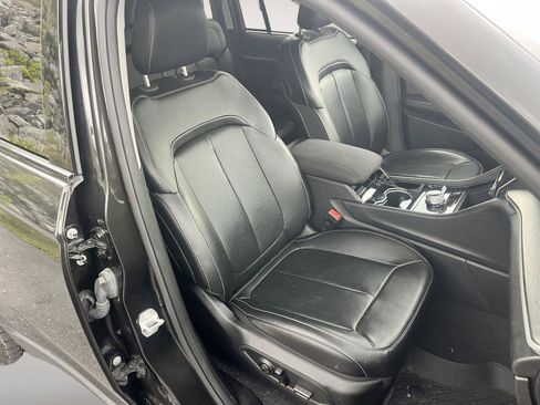 Used 2023 Jeep Grand Cherokee Limited w/ Luxury Tech Group II AWD/4WD image 40