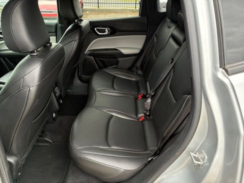 Used 2025 Jeep Compass Limited image 22