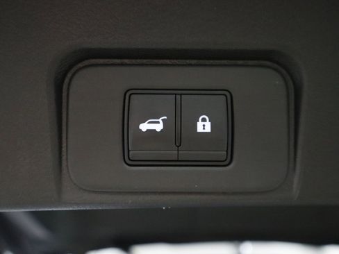 Used 2025 Nissan Rogue SV image 11