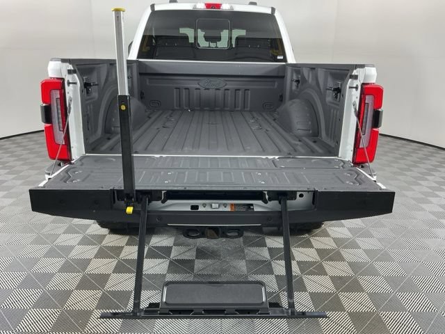 Used 2023 Ford F350 Platinum w/ Tremor Off-Road Package AWD/4WD image 7