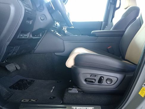 Used 2026 Lexus GX 550 w/ Accessory Package (CT) AWD/4WD image 15