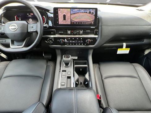 New 2026 Nissan Pathfinder SL image 3