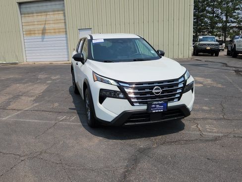 Used 2024 Nissan Rogue S AWD/4WD image 15