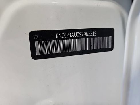 Certified 2025 Kia Soul LX w/ LX Technology Package FWD image 33