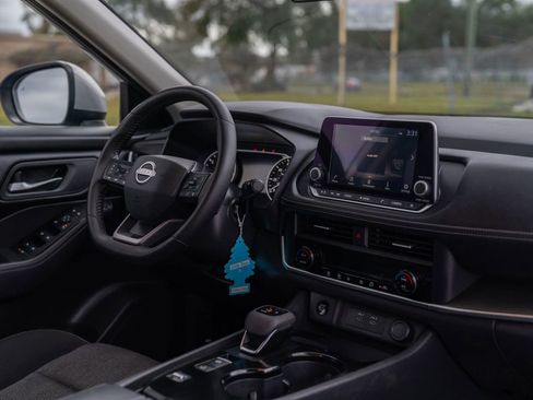 Used 2025 Nissan Rogue SV image 11