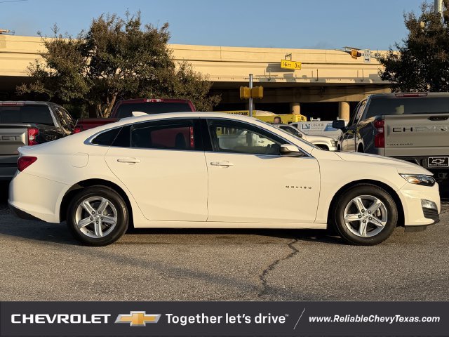 Used 2024 Chevrolet Malibu LT FWD image 3