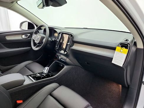 New 2026 Volvo XC40 B5 Ultra w/ Protection Package Premier AWD/4WD image 13