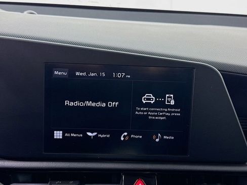 Used 2025 Kia Niro LX image 16