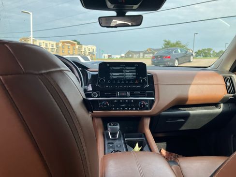 Used 2023 Nissan Pathfinder Platinum AWD/4WD image 35