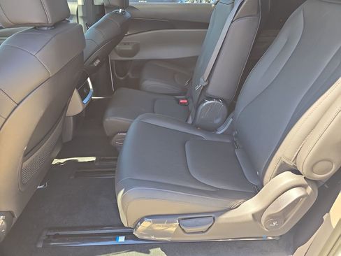 New 2026 Kia Carnival image 16