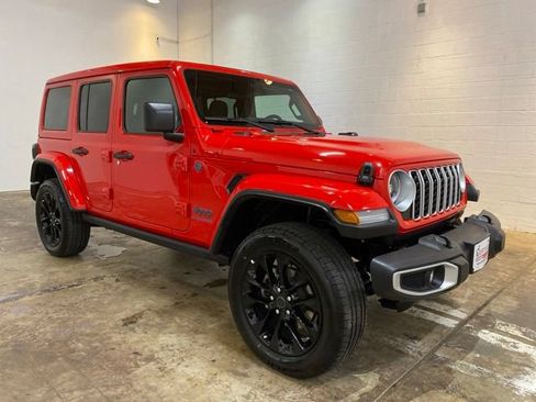 Used 2025 Jeep Wrangler Unlimited Sahara w/ Safety Group AWD/4WD image 7