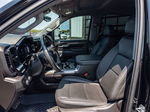 Used 2025 Chevrolet Silverado 2500 LTZ w/ LTZ Premium Package AWD/4WD image 7