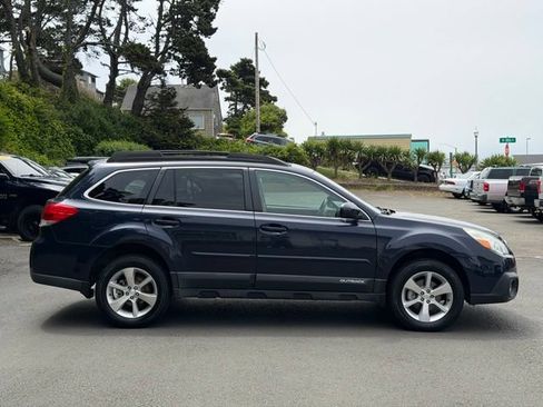 Used 2013 Subaru Outback 2.5i Limited w/ Moonroof Pkg AWD/4WD image 4