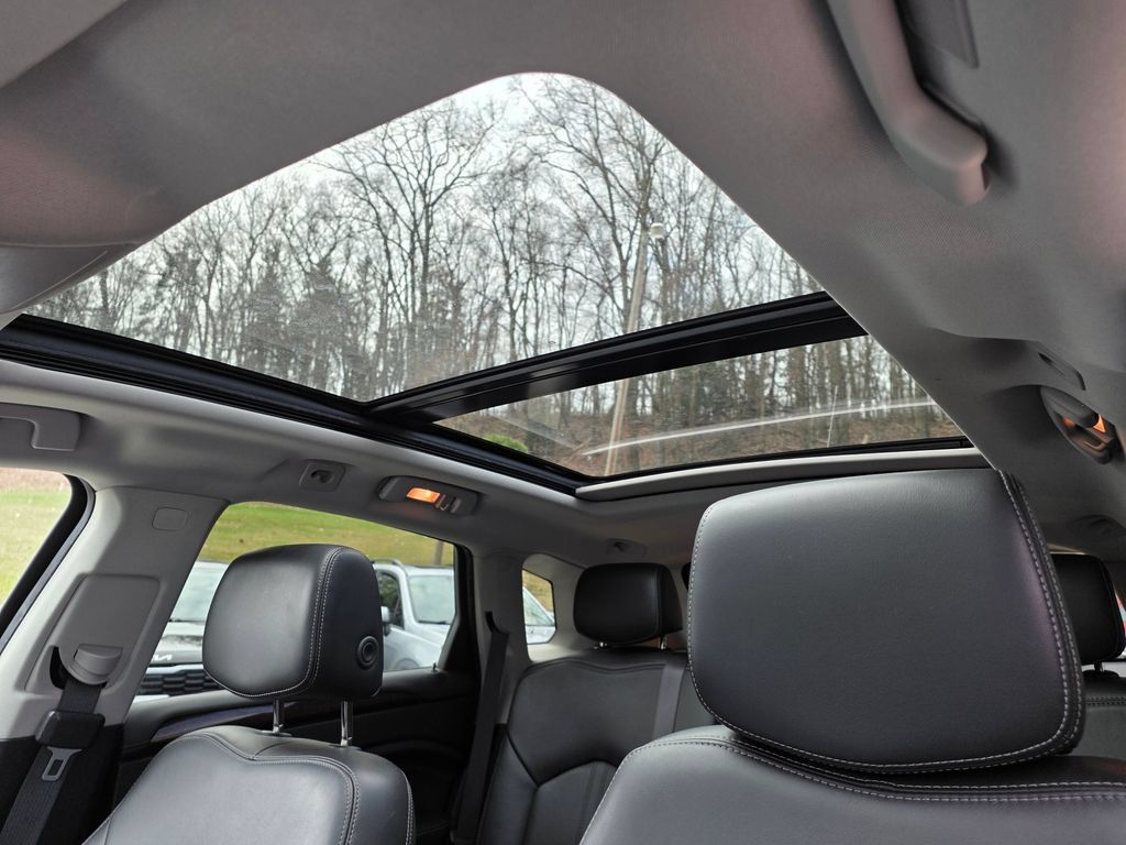 Used 2016 Cadillac SRX Performance w/ Driver Awareness Package AWD/4WD image 10