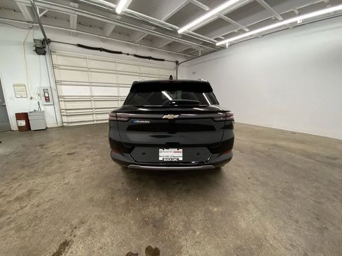 Used 2025 Chevrolet Equinox EV LT w/ Convenience Package image 5