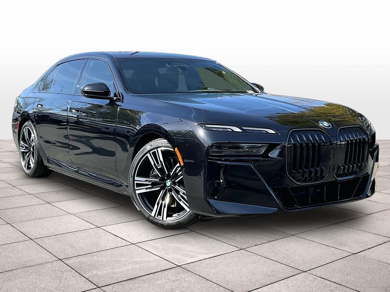 Used 2025 BMW 750e xDrive AWD/4WD image 2