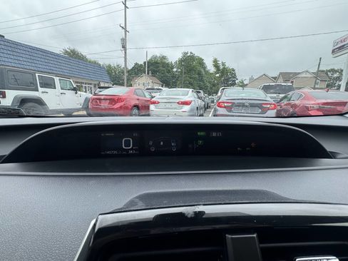 Used 2019 Toyota Prius LE image 43