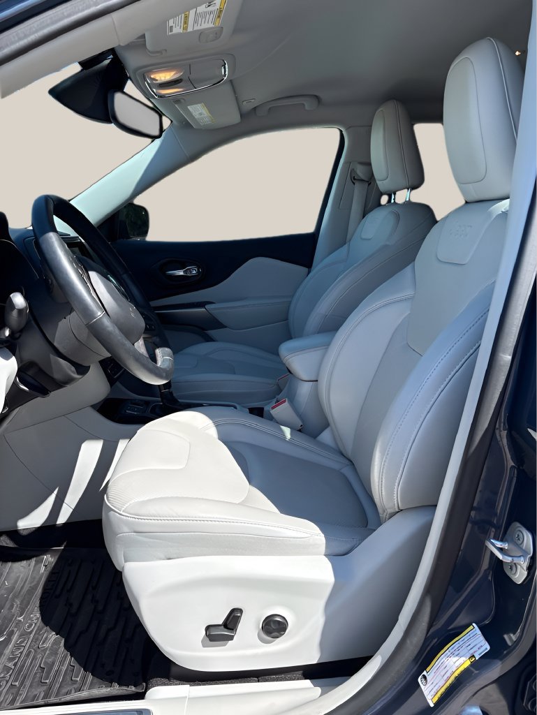 Used 2019 Jeep Cherokee Limited w/ Technology Group FWD image 10