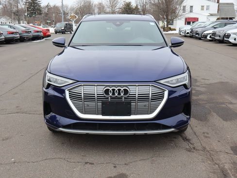 Used 2022 Audi e-tron Premium image 2