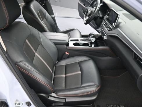 Used 2024 Nissan Altima 2.5 SR FWD image 14