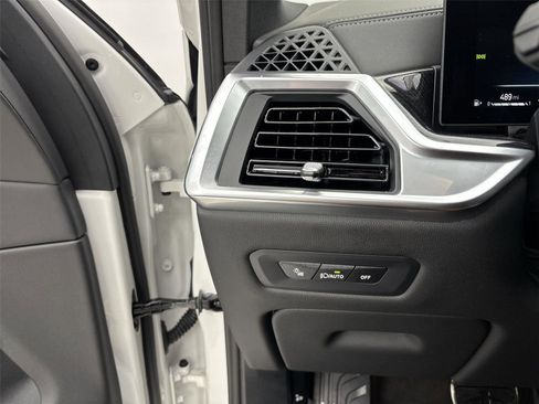 Used 2026 BMW X5 xDrive40i w/ Executive Package image 31