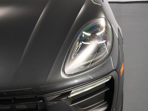 Used 2022 Porsche Macan AWD/4WD image 6