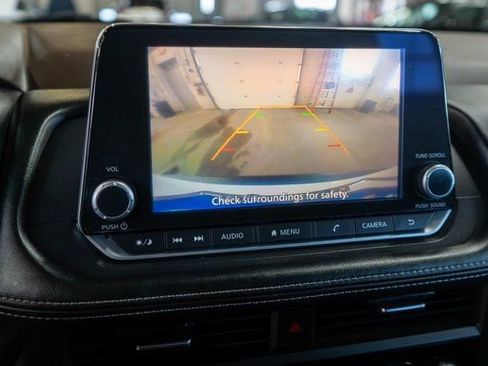 Used 2023 Nissan Rogue S image 25